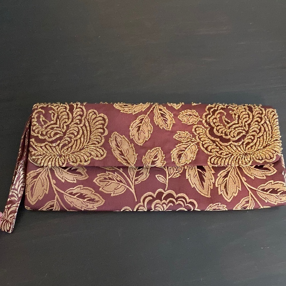 𝅺LIMITED edition beaded clutch